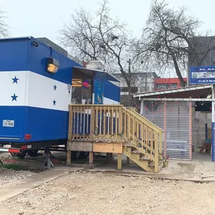 Traila de  comida hondureña