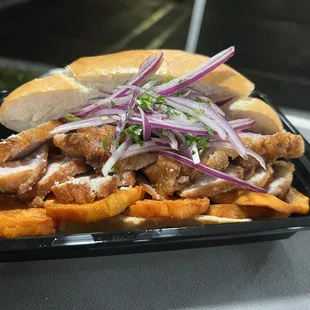 Pan con chicharron