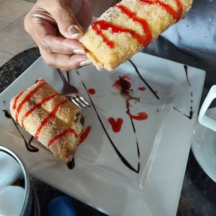Buñuelo relleno con quedo crema, una creditable de nuez que le da un sabor delicioso.