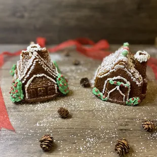 Monthly Menu (December: Christmas ): "Mini Orange-Honey Gingerbread House Cake"