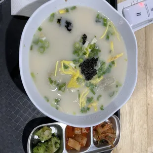 Rice cake and dumpling soup