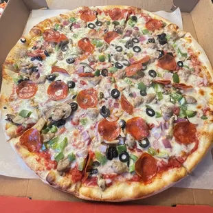 18" Extra Large American Supreme pizza
