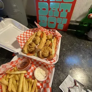 Shrimp Po-boy - fries