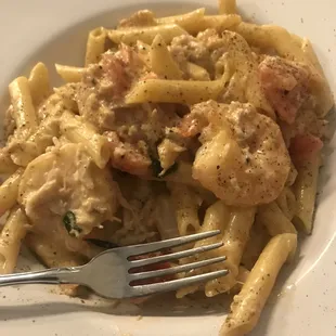 I swear there was just as much chunks of crab and mega sized shrimp as there was pasta in their Lu Lu.. and that sauce!  Mmmmmmmm