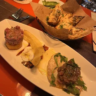 Tartare and garlic bread