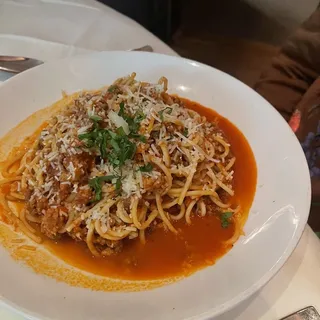 Spaghetti w/ Bolognese