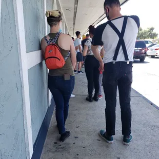 Long line just to get in.. LOL ‍‍ It's busy here, for sure!