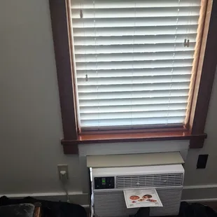 Look at the light to the left of the ac. We also had to use a menu to direct the air up.