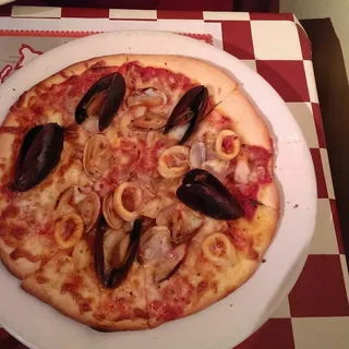 Large Pescatore Pizza