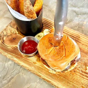 Scarlet Brunch Burger. A little underwhelming for me; it seems to be missing something.