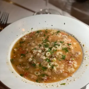 Pasta e fagiloi soup