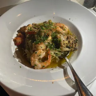 Seafood scampi with garlic and oil sauce