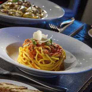 Spaghetti with tomato &amp; basil