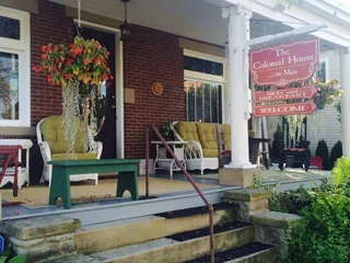 Colonial House On Main