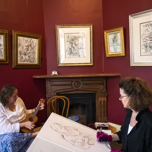 A drawing session in October 2018 at the gallery.