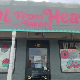 Picking up a surprise anniversary cake for my parents and a birthday cake for my niece;)