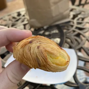 Small custard pastry