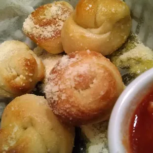 Garlic knots