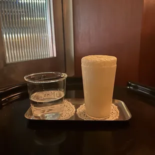 Le Petit Fizz: gin, hazelnut praline, passion fruit