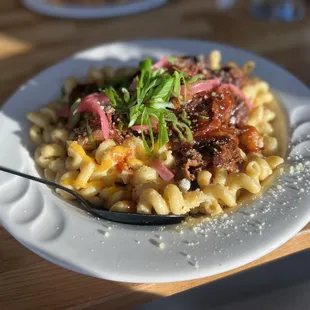 a plate of macaroni and cheese