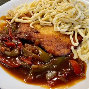 Paprikaschnitzel (bell peppers) and a side of Spaetzle.
