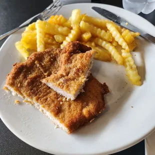 SCHNITZEL w fries.