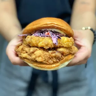 Fried chicken with mac and cheese