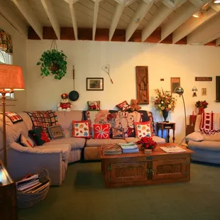 Comfy family room with TV/VCR.