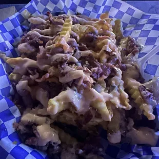 Ordered the pastrami fries so bomb. The cook Josh really put some love when making these. They reminded me of an animal style fry.