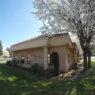 Exterior view of Schroeder and Hopper Chiropractic. Located near SPOC and Saint Agnes Hospital.