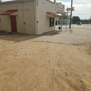 Drive thru and plenty of parking in back