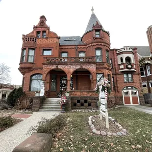 Schuster Mansion outside