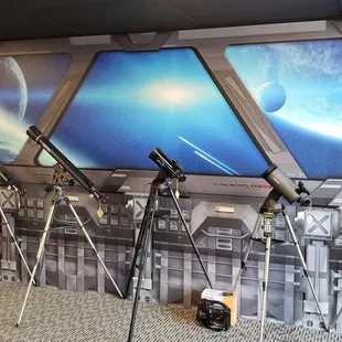 Let's Explore the Universe Together !