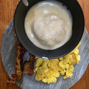 Ala carte scrambled eggs, biscuits w/gravy &amp; bacon.