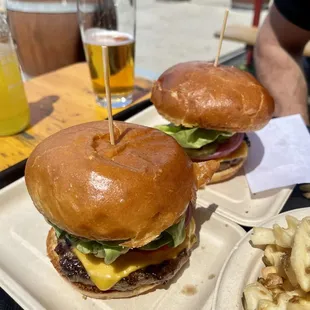 Two cheeseburgers for mis amigos