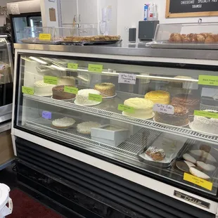 Cakes and pies cooler