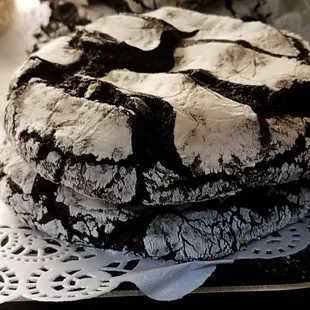 Chocolate crinkle cookie