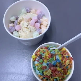 Fruity Pebble Macaron