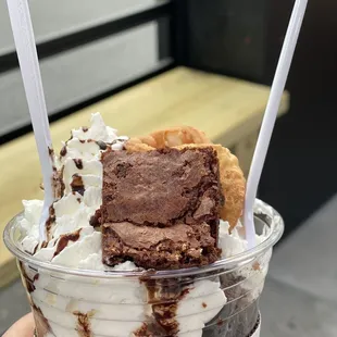 Brownie sundae