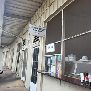 Darn! Came here at 10:30 am and all the food was sold out. That&apos;s what happens when they make ono grindages!
