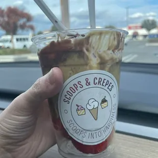 Dubai chocolate strawberries