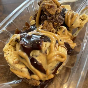 Chocolate Peanut Butter Cup Sundae