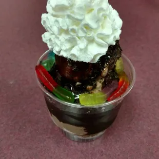Worms in dirt sundae. Yum