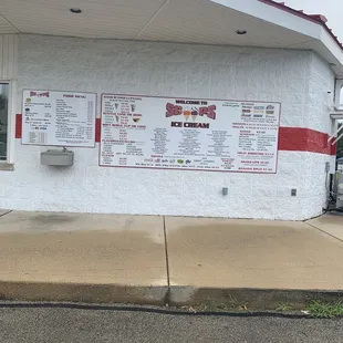 the outside of a restaurant