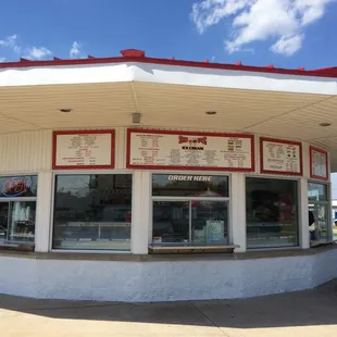 the outside of a restaurant