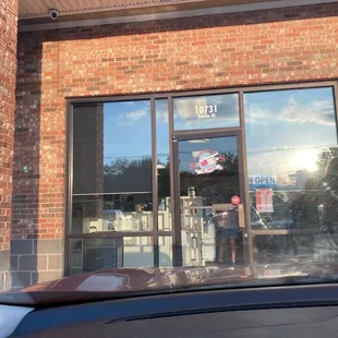 the outside of a restaurant