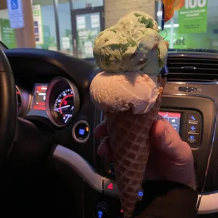 2 scoop cone