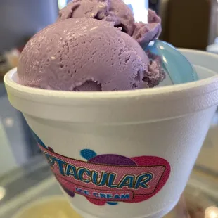 Taro and matcha single scoop