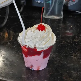 Strawberry sundae
