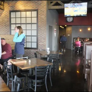 As you enter the restaurant, the dining room is to the right.  The bar, where I was sitting, is to the left of the photo, out of sight.